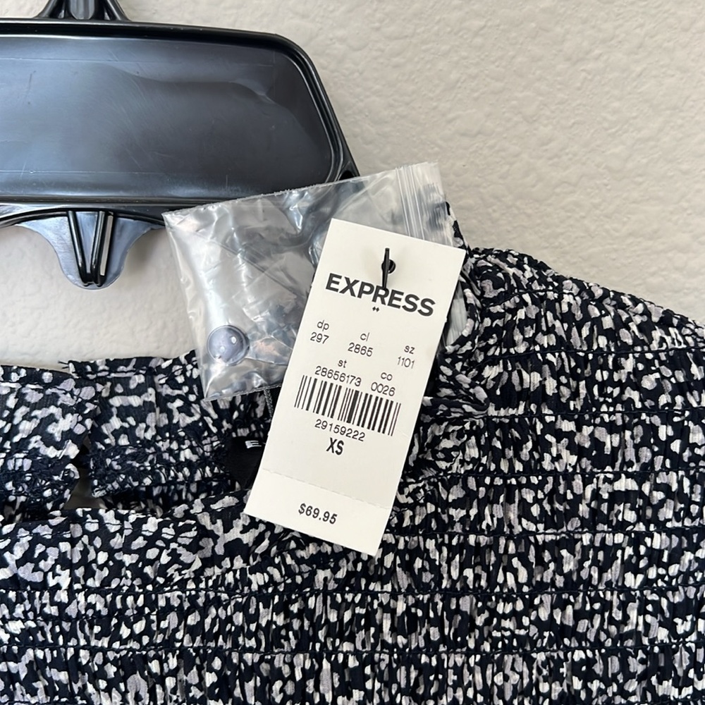 Express dot blouse - Picture 3 of 4